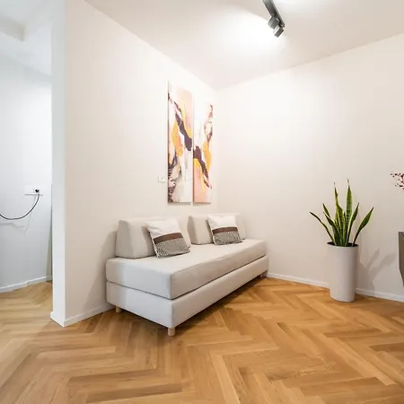 Center Apartment *